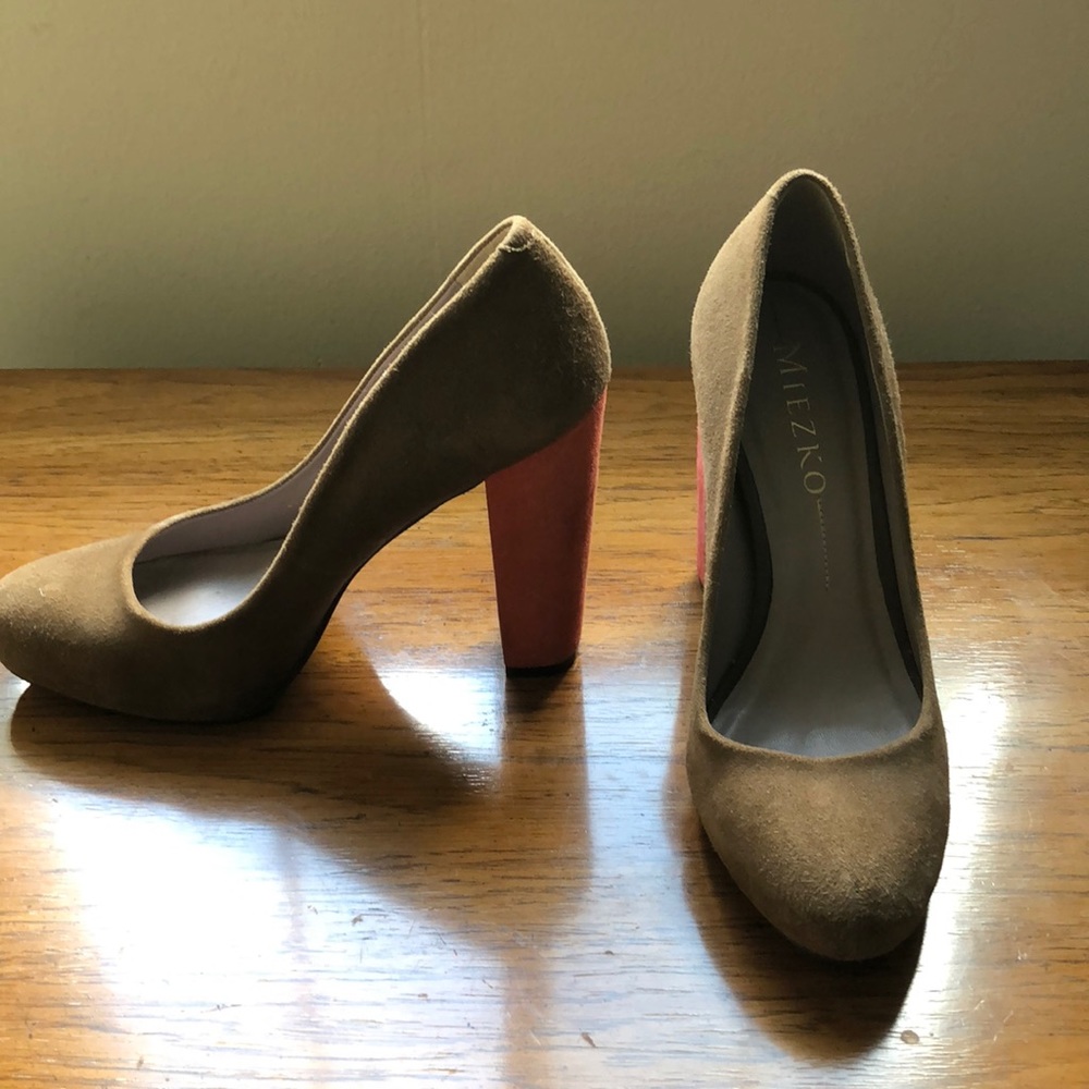 This is a beautiful Miezko shoes